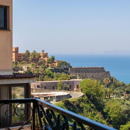 La Casa Del Golfo Lägenhet Vico Equense Exteriör bild