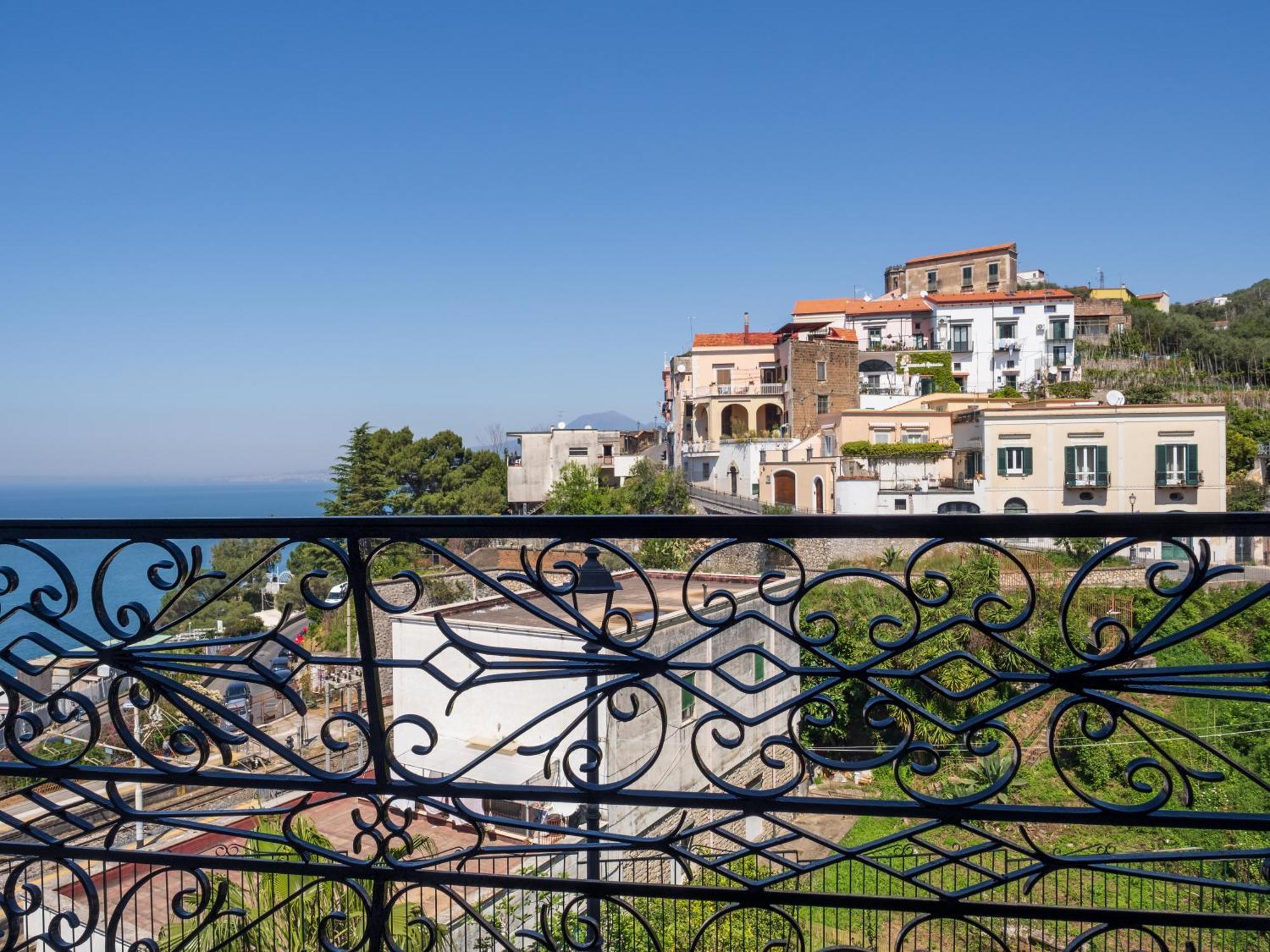 La Casa Del Golfo Lägenhet Vico Equense Exteriör bild