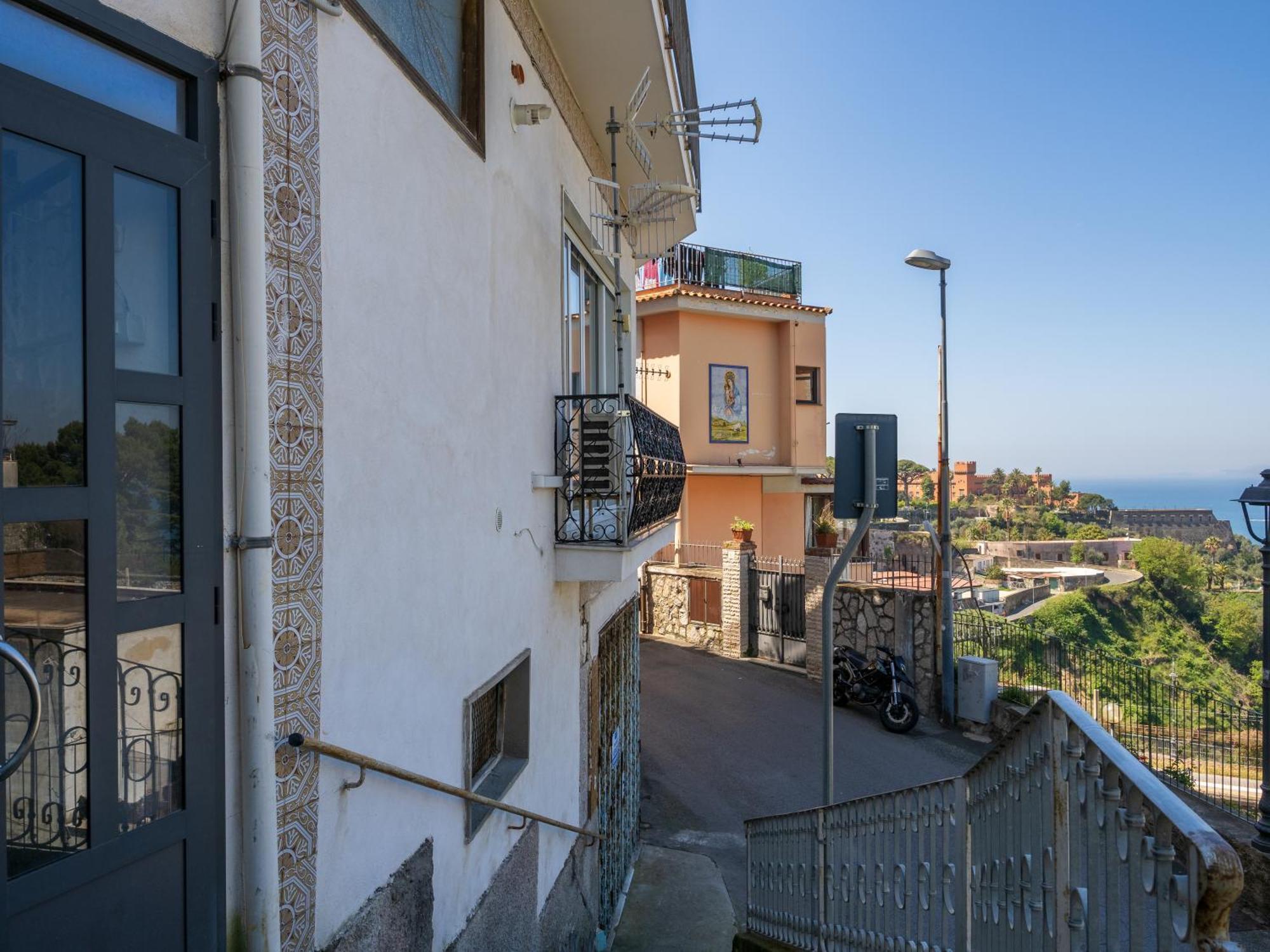 La Casa Del Golfo Lägenhet Vico Equense Exteriör bild