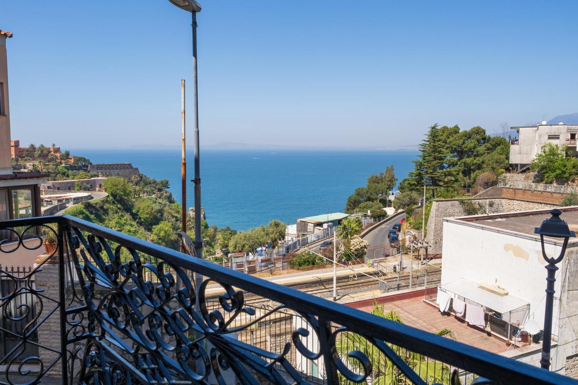 La Casa Del Golfo Lägenhet Vico Equense Exteriör bild