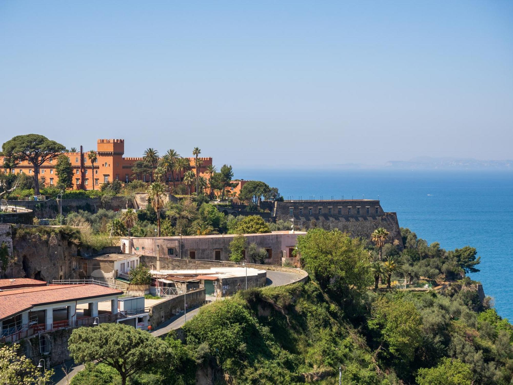 La Casa Del Golfo Lägenhet Vico Equense Exteriör bild